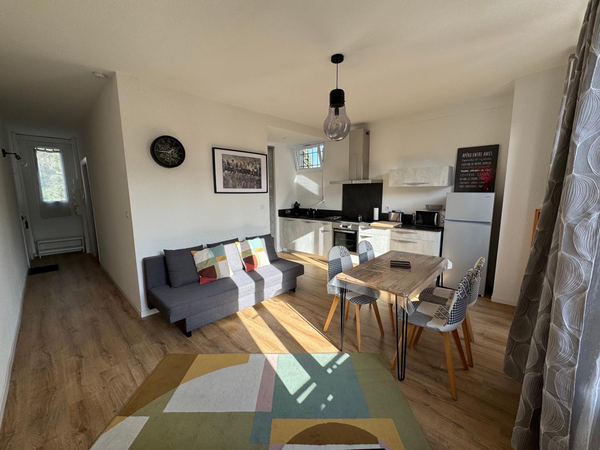 Appartement Le Madargue Idealement Place Châtel-Guyon Buitenkant foto