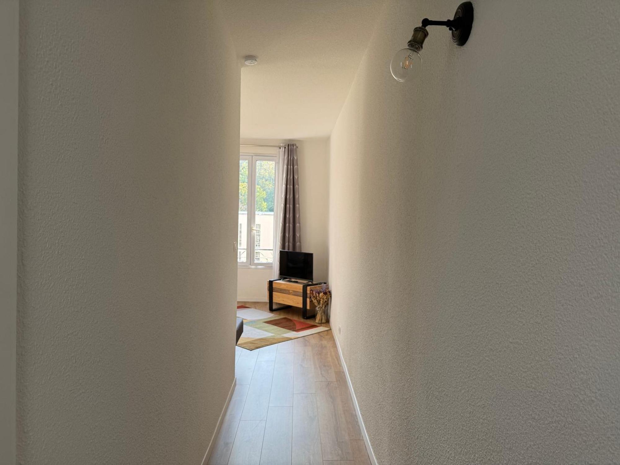 Appartement Le Madargue Idealement Place Châtel-Guyon Buitenkant foto