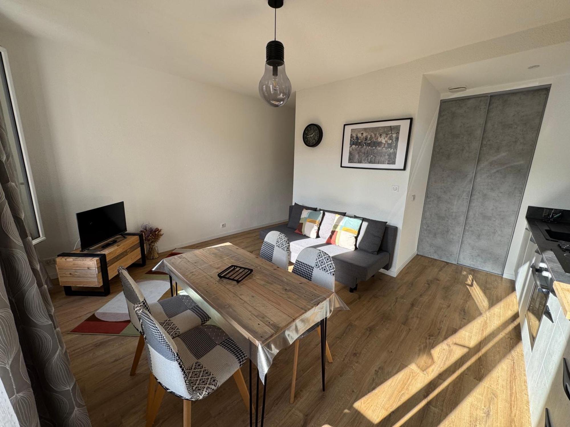 Appartement Le Madargue Idealement Place Châtel-Guyon Buitenkant foto