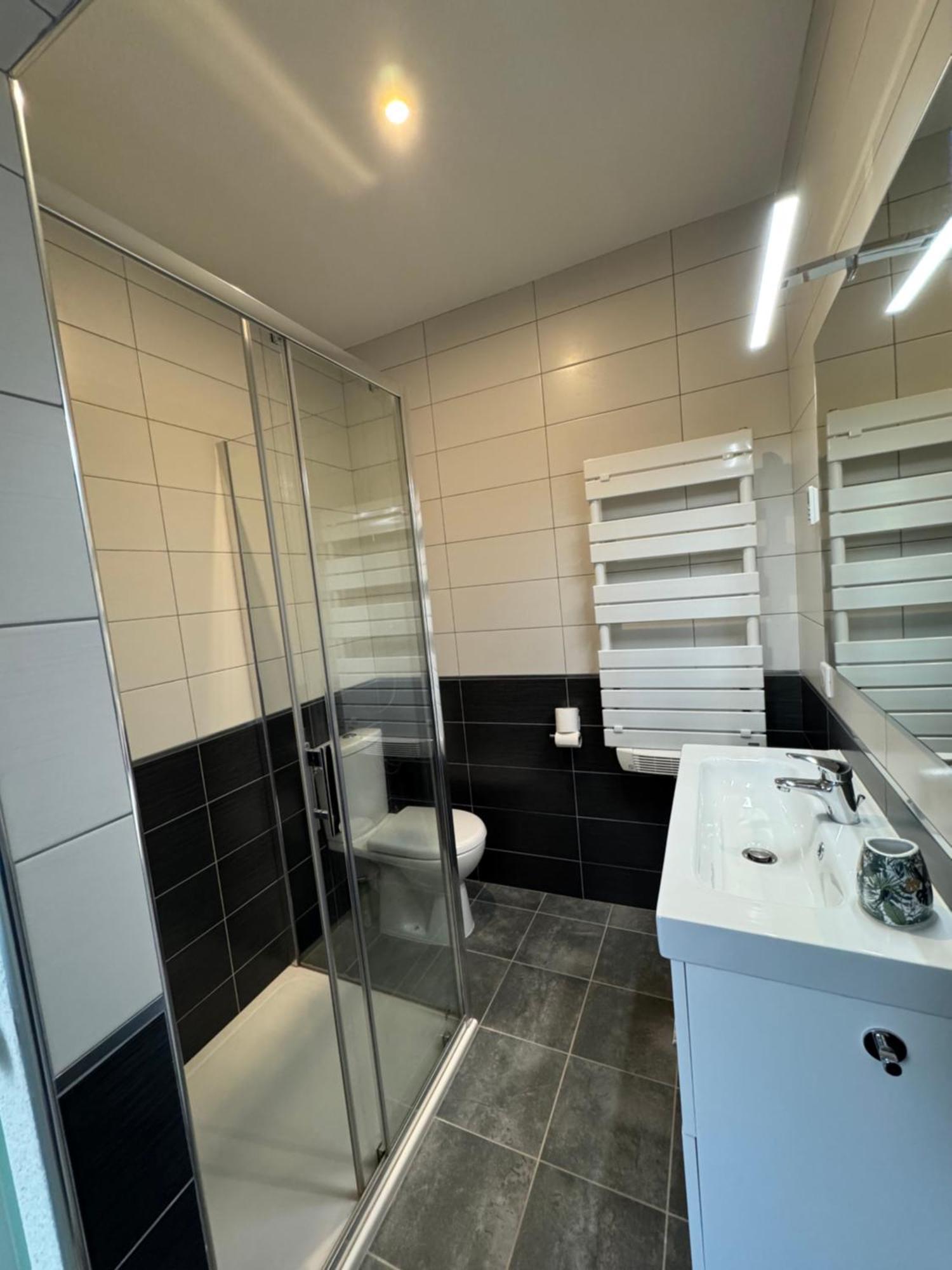 Appartement Le Madargue Idealement Place Châtel-Guyon Buitenkant foto